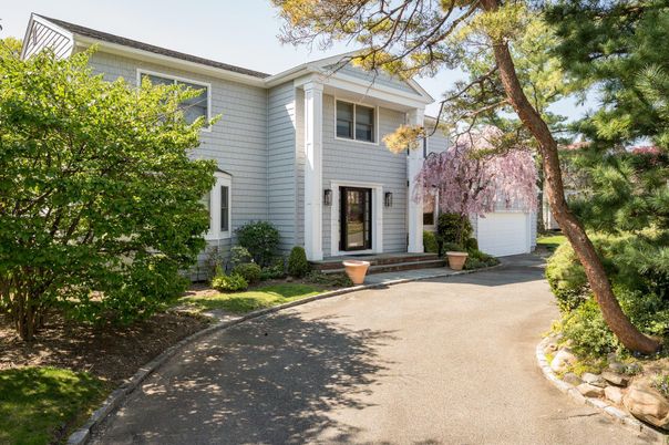 Attached, Exterior, Facade, Raised Ranch