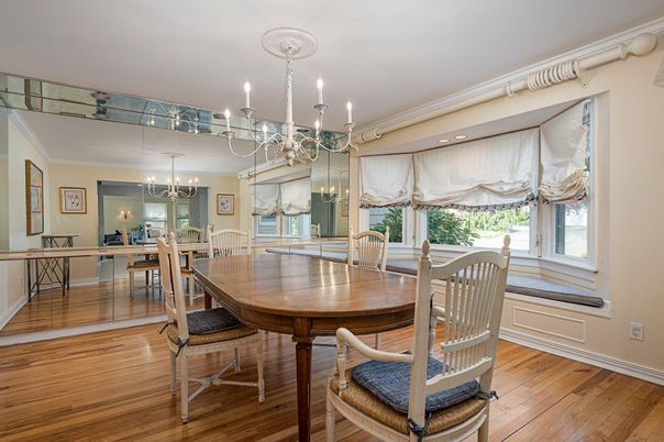 Chandelier, Dining room, Interior, Recessed Lighting, Wood Texture Flooring