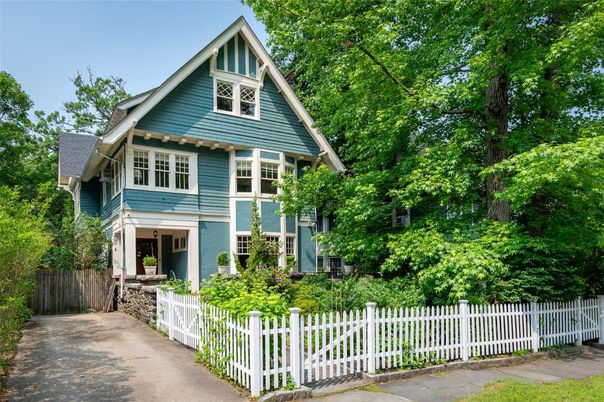 Exterior, Facade, Queen Anne Victorian