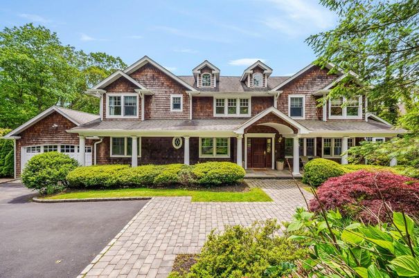 Attached, Exterior, Facade, Farmhouse