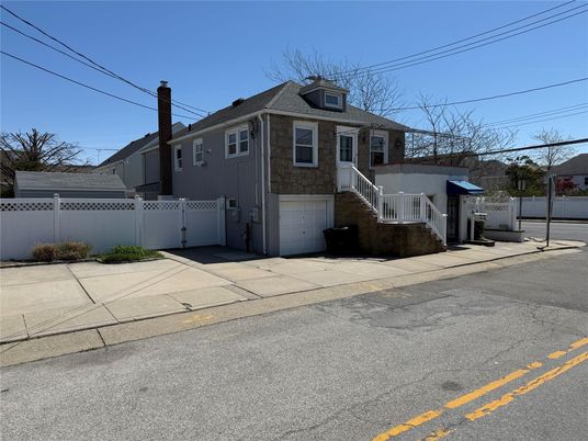 Attached, Exterior, Facade, Split Level