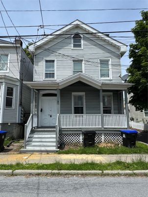 Exterior, Facade, Queen Anne Victorian