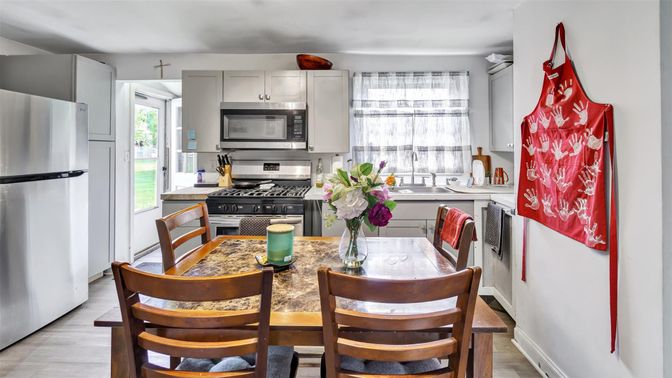 Dining room, Interior, Kitchen, Stainless Steel Appliances, Wood Texture Flooring
