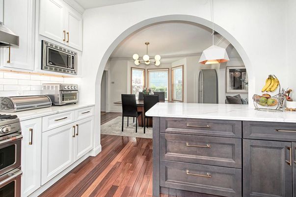 Chandelier, Dining room, Interior, Kitchen, Pendant Lights, Stainless Steel Appliances, Wood Texture Flooring