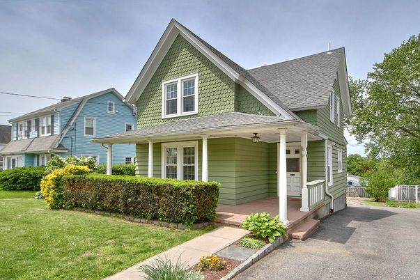 Exterior, Facade, Queen Anne Victorian