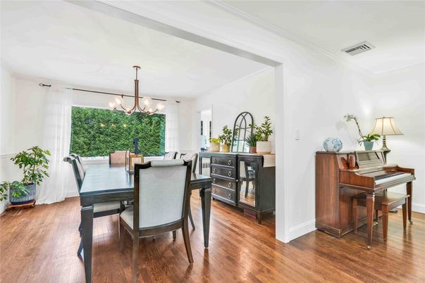 Chandelier, Dining room, Interior, Piano, Wood Texture Flooring