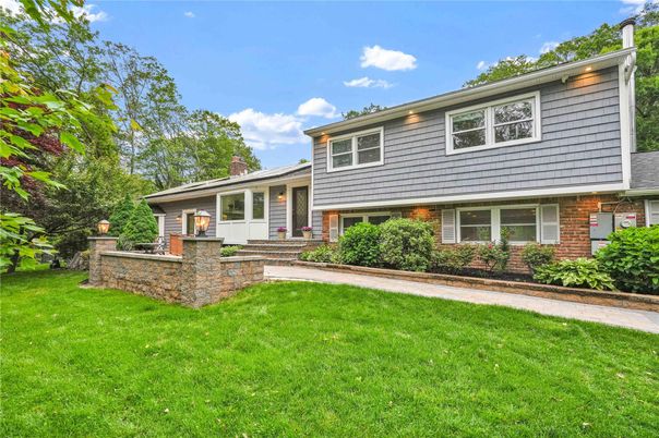 Exterior, Facade, Brick Facade, Split Level