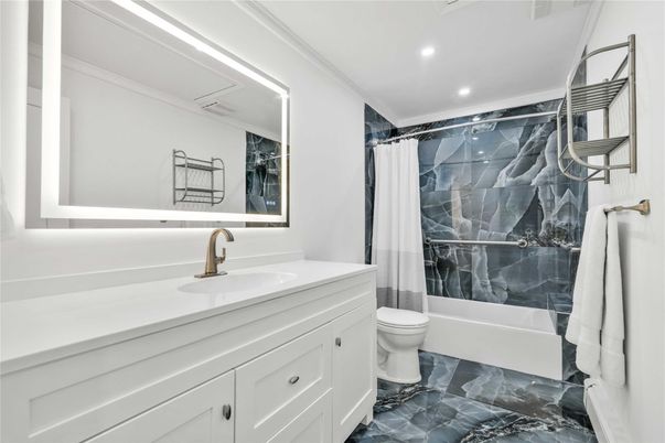 Bathroom, Interior, Recessed Lighting