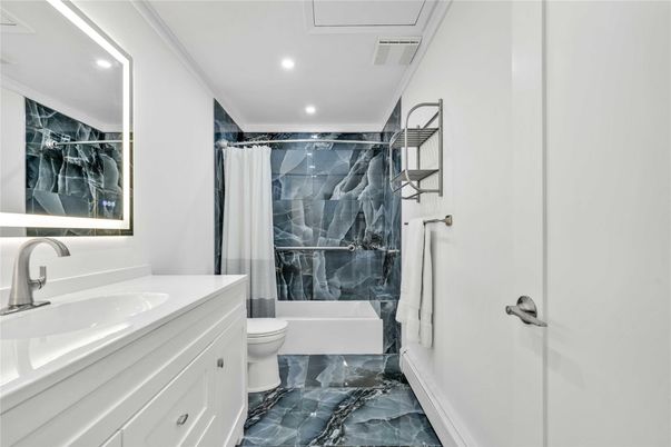 Bathroom, Interior, Recessed Lighting