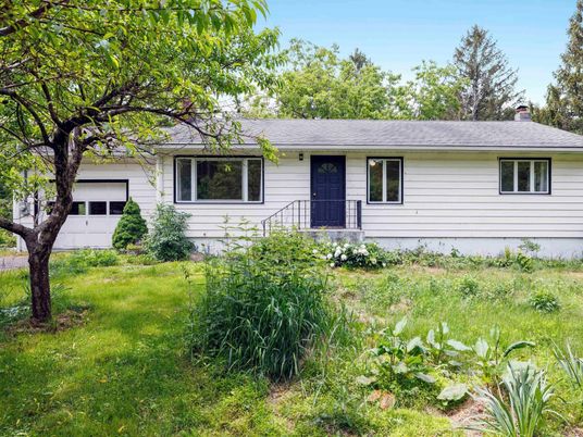 Attached, Exterior, Facade, Ranch