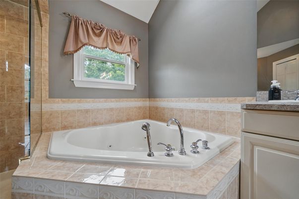 Bathroom, Interior, Tile Countertops