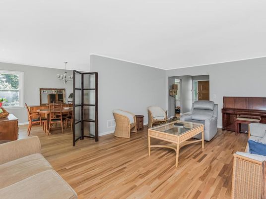 Chandelier, Dining room, Interior, Living room, Piano, Wood Texture Flooring
