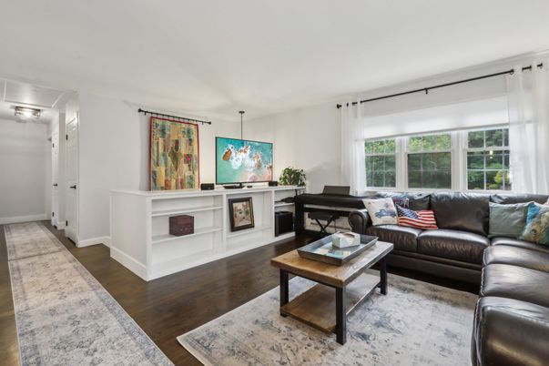 Interior, Living room, Pendant Lights, Piano, Wood Texture Flooring