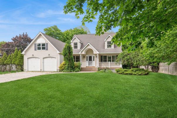 Attached, Exterior, Facade, Farmhouse