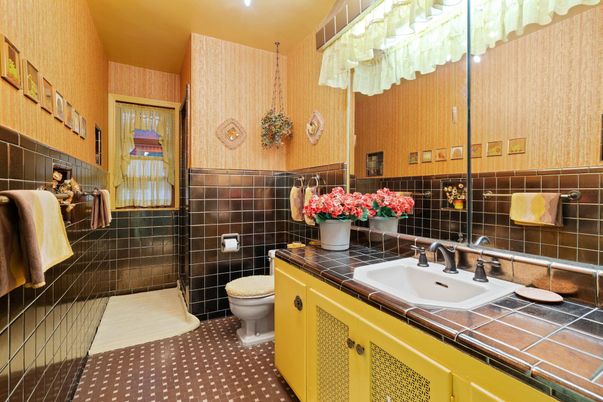 Bathroom, Interior, Tile Countertops