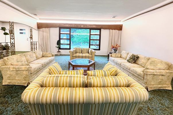 Interior, Living room, Water