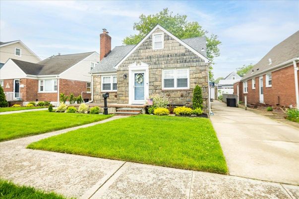 Exterior, Facade, Brick Facade, Cape Cod