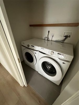 Interior, Washer, Wood Texture Flooring