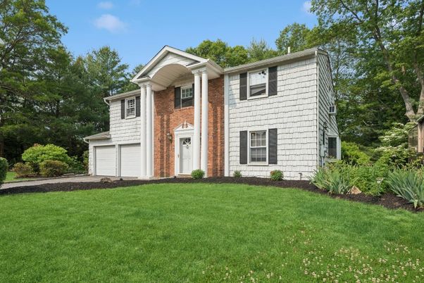 Attached, Exterior, Facade, Brick Facade, Georgian