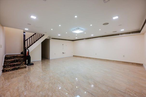 Empty room, Interior, Recessed Lighting