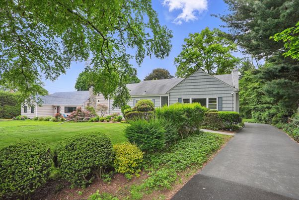 Backyard, Exterior, Facade, Cape Cod