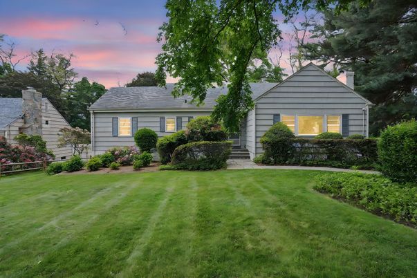 Backyard, Exterior, Facade, Cape Cod