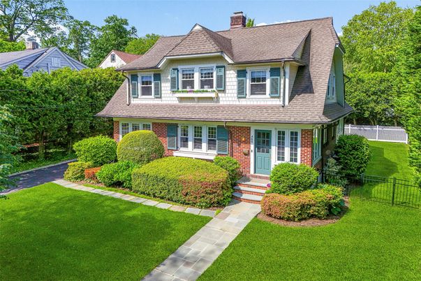 Exterior, Facade, Brick Facade, Queen Anne Victorian