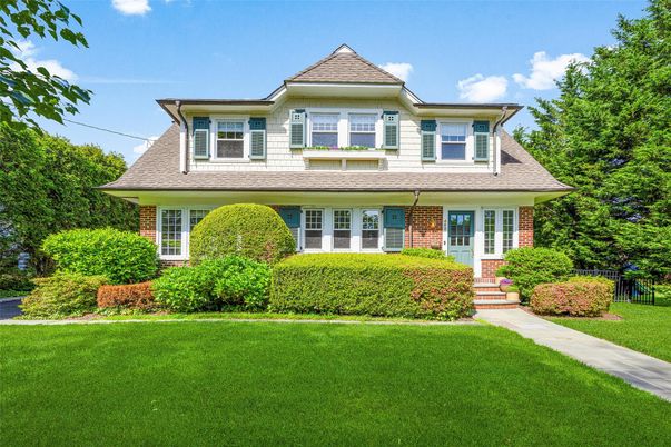 Exterior, Facade, Brick Facade, Queen Anne Victorian