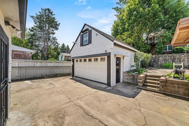 Detached Garage, Exterior