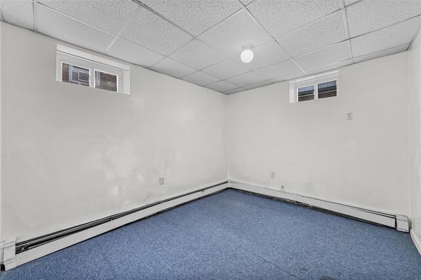 Empty room, Interior