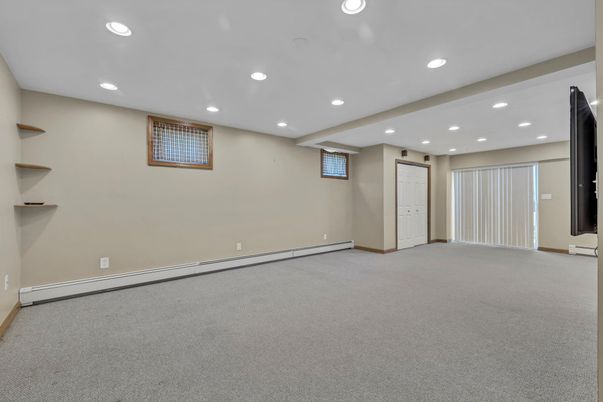 Empty room, Interior, Recessed Lighting