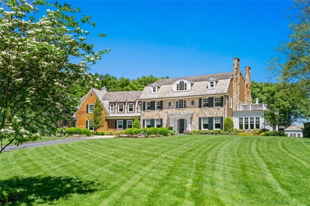 Backyard, Exterior, Facade, Brick Facade, French Provincial
