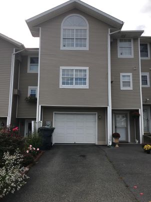 Attached, Exterior, Facade, Rowhouse