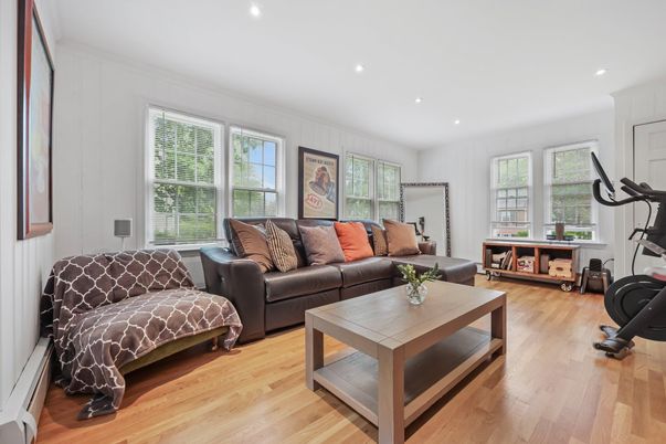 Fitness Equipment, Interior, Living room, Recessed Lighting, Wood Texture Flooring