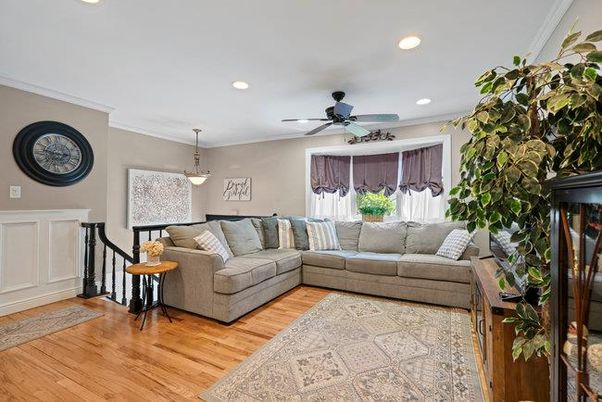 Interior, Living room, Pendant Lights, Recessed Lighting, Wood Texture Flooring