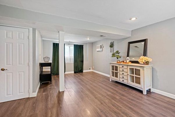 Interior, Recessed Lighting, Wood Texture Flooring