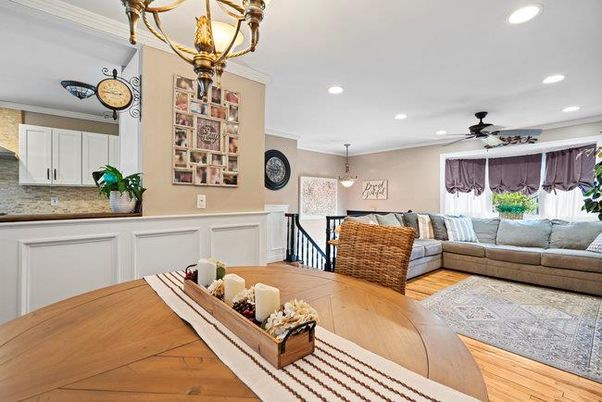 Dining room, Interior, Living room, Pendant Lights, Recessed Lighting, Wood Texture Flooring