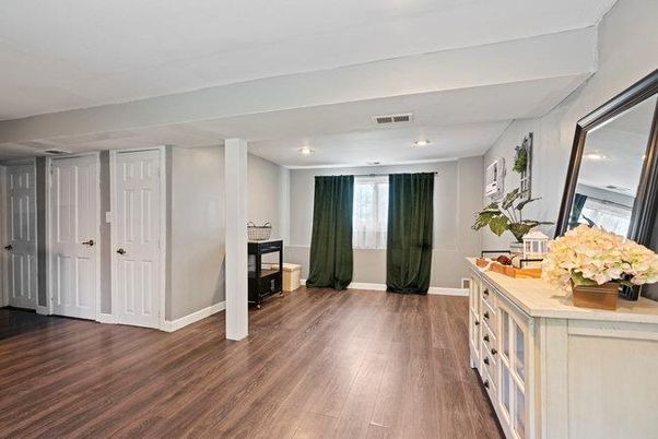 Interior, Recessed Lighting, Wood Texture Flooring