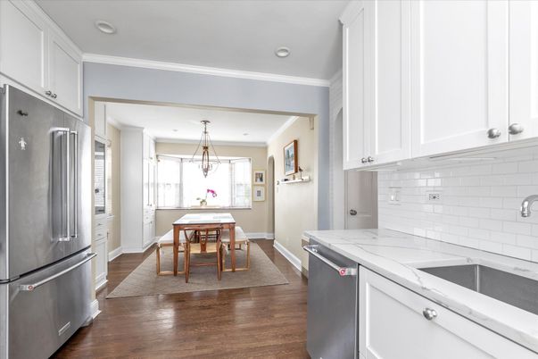 Chandelier, Dining room, Interior, Kitchen, Pendant Lights, Recessed Lighting, Wood Texture Flooring