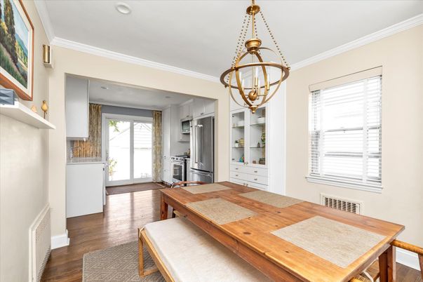 Chandelier, Dining room, Interior, Pendant Lights, Recessed Lighting, Wood Texture Flooring