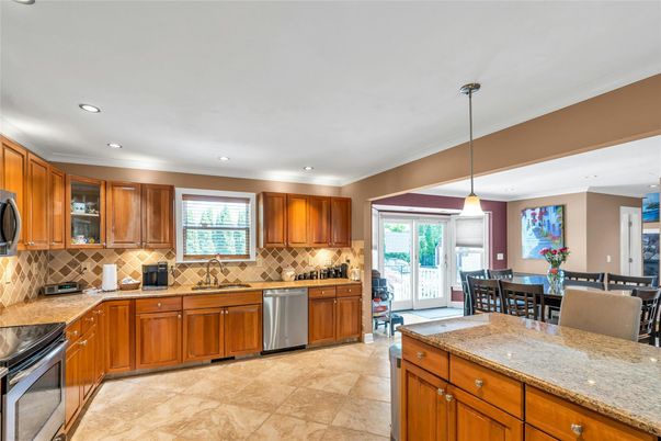 Dining room, Interior, Kitchen, Pendant Lights, Recessed Lighting, Stainless Steel Appliances