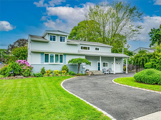 Attached, Backyard, Exterior, Facade, Split Level