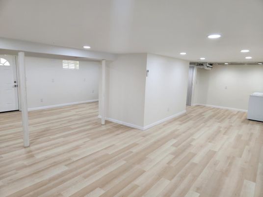 Empty room, Interior, Recessed Lighting, Wood Texture Flooring