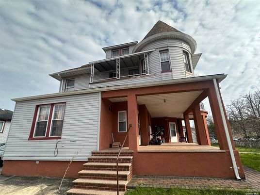 Exterior, Facade, Queen Anne Victorian