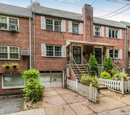 Attached, Exterior, Facade, Brick Facade, Rowhouse