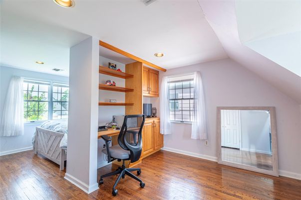 Home Office, Interior, Recessed Lighting, Wood Texture Flooring