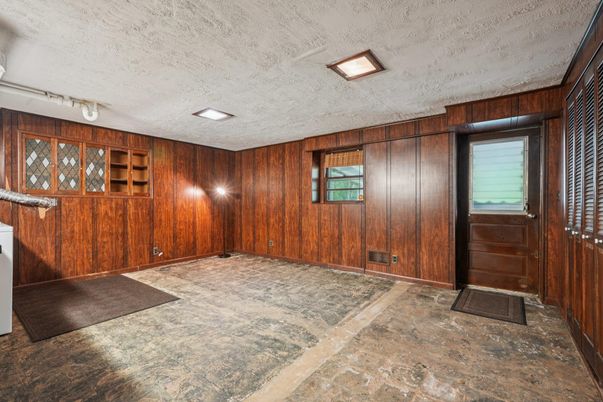 Empty room, Interior, Recessed Lighting, Wooden Walls