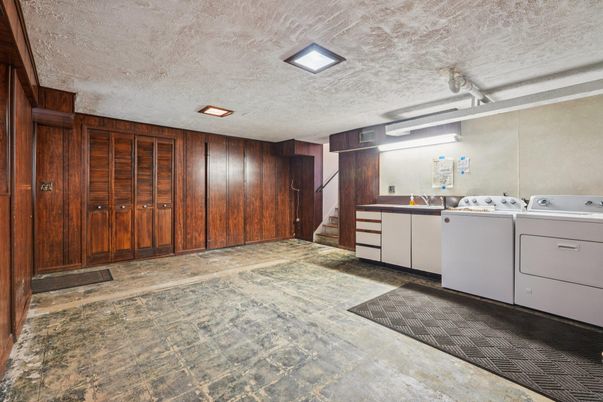Interior, Recessed Lighting, Washer, Wooden Walls