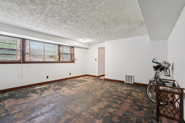 Empty room, Interior