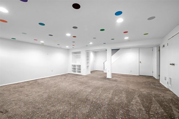 Empty room, Interior, Recessed Lighting